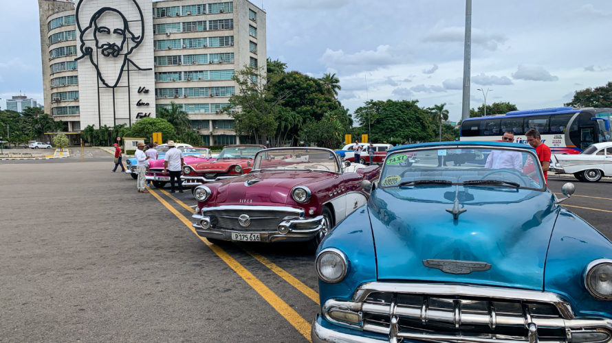 【DAY304・キューバ】憧れのクラシックカーに乗ってハバナの街を観光🚙